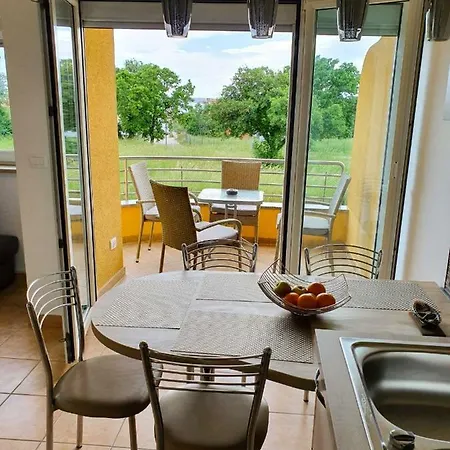 Apartament Lastovka Posesi *