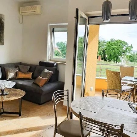 Lastovka Posesi Apartment *