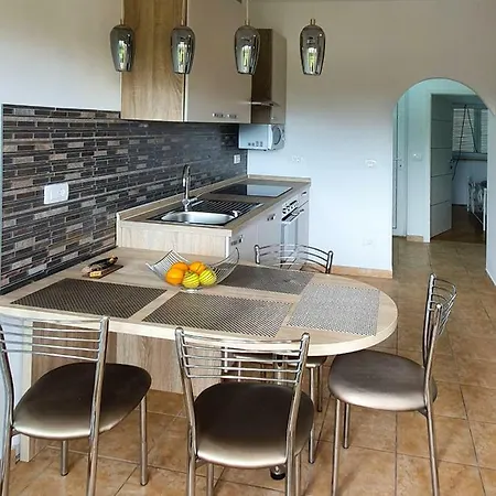Lastovka Posesi Apartment